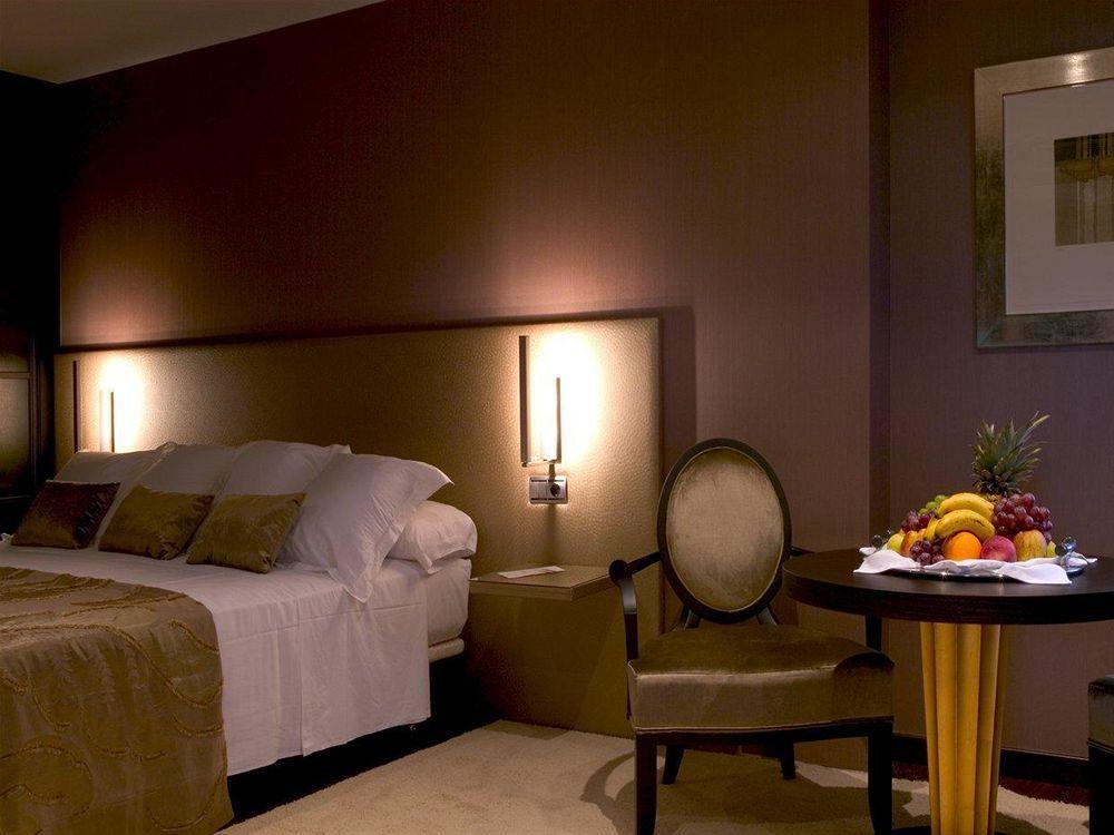 Iberik Santo Domingo Plaza Hotel Oviedo Rum bild